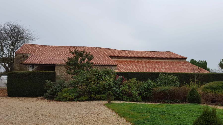 Renovation tuile Tegula traditionnelle à Bazoges en Pareds - PLANCHOT Guy-Bernard Couverture en Vendée